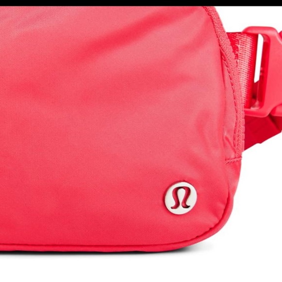 Lululemon Everywhere Belt Bag 1L - Picture 2 of 7